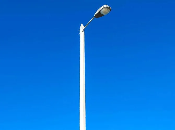 Poste de tráfico de un solo brazo